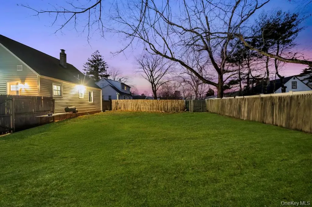 39 Andrews Avenue Wheatley Heights NY 11798