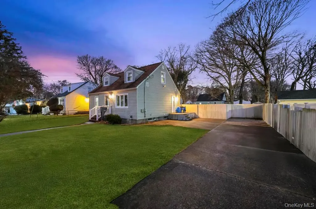 39 Andrews Avenue Wheatley Heights NY 11798