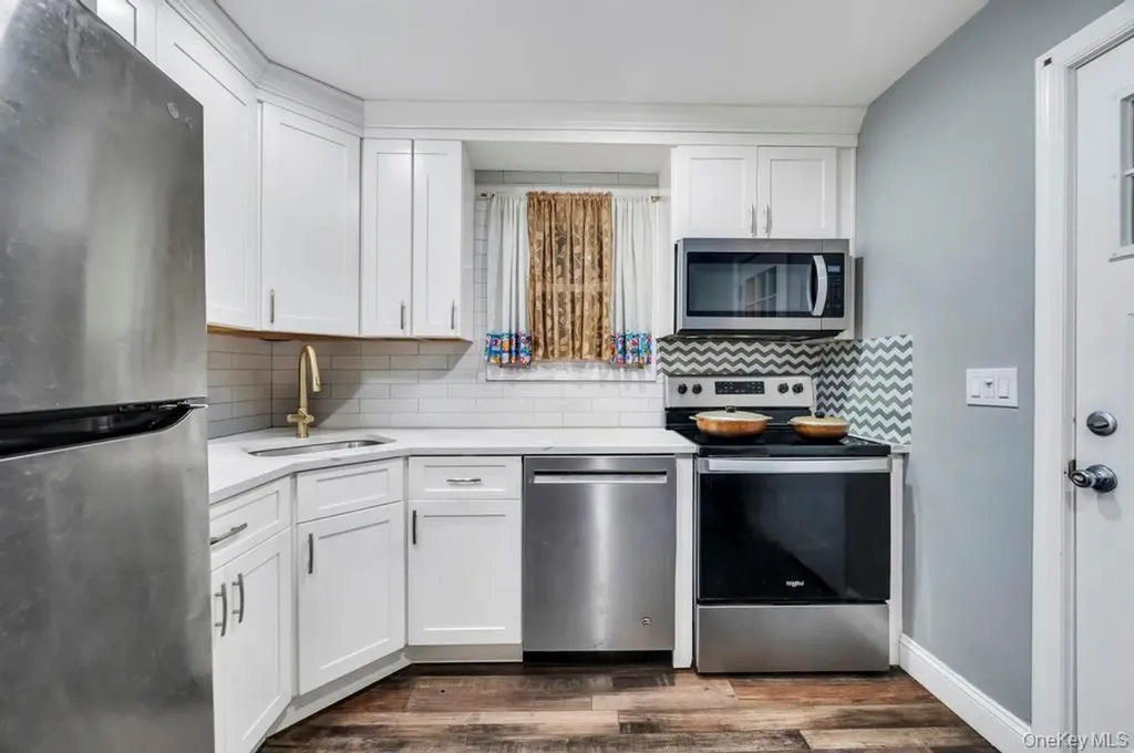 39 Andrews Avenue Wheatley Heights NY 11798