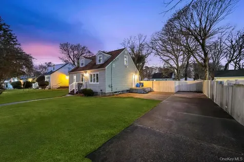 39 Andrews Avenue Wheatley Heights NY 11798