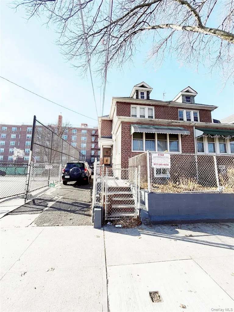 715 Rosedale Avenue Bronx NY 10473