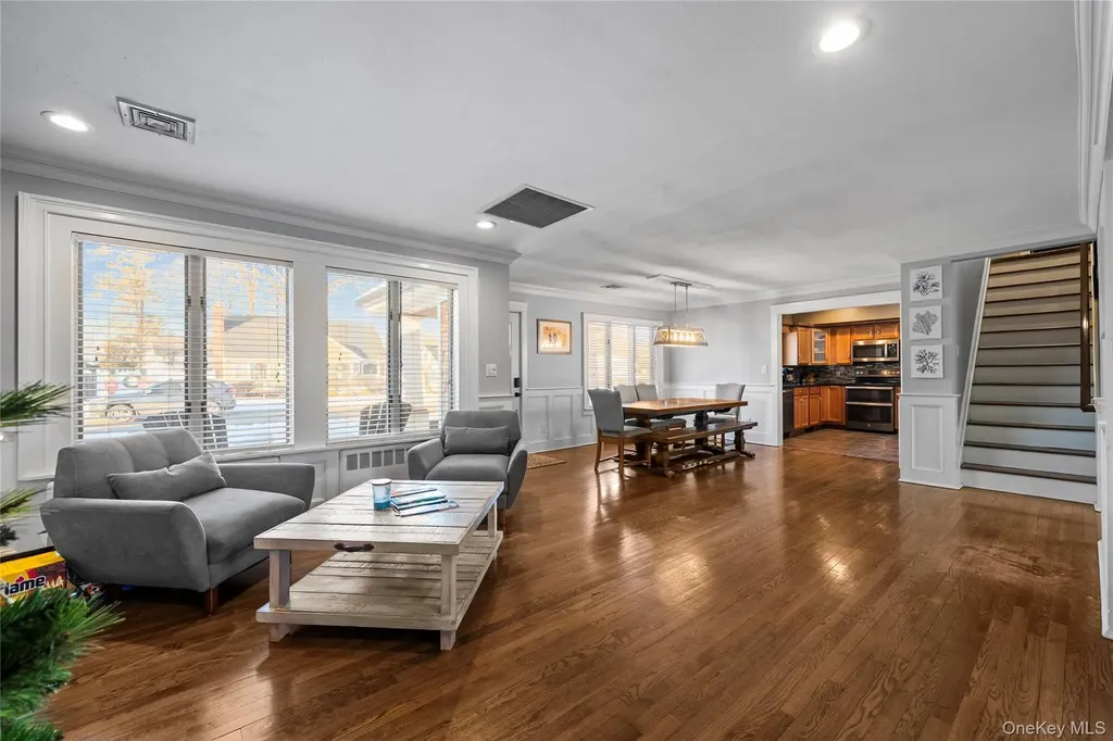 60 Pickwick Lane North Babylon NY 11703