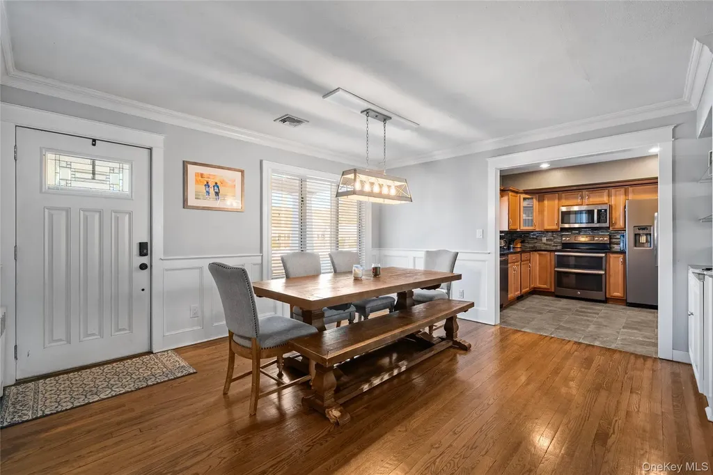 60 Pickwick Lane North Babylon NY 11703