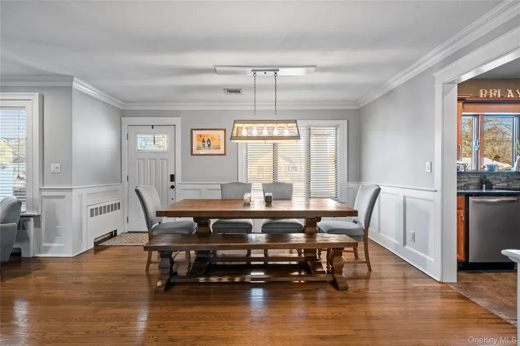 60 Pickwick Lane North Babylon NY 11703