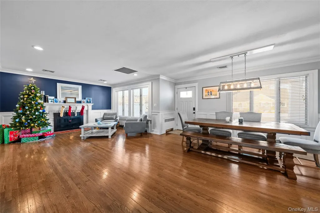 60 Pickwick Lane North Babylon NY 11703