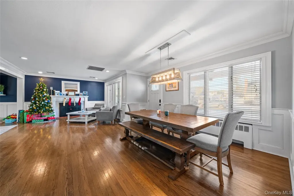 60 Pickwick Lane North Babylon NY 11703