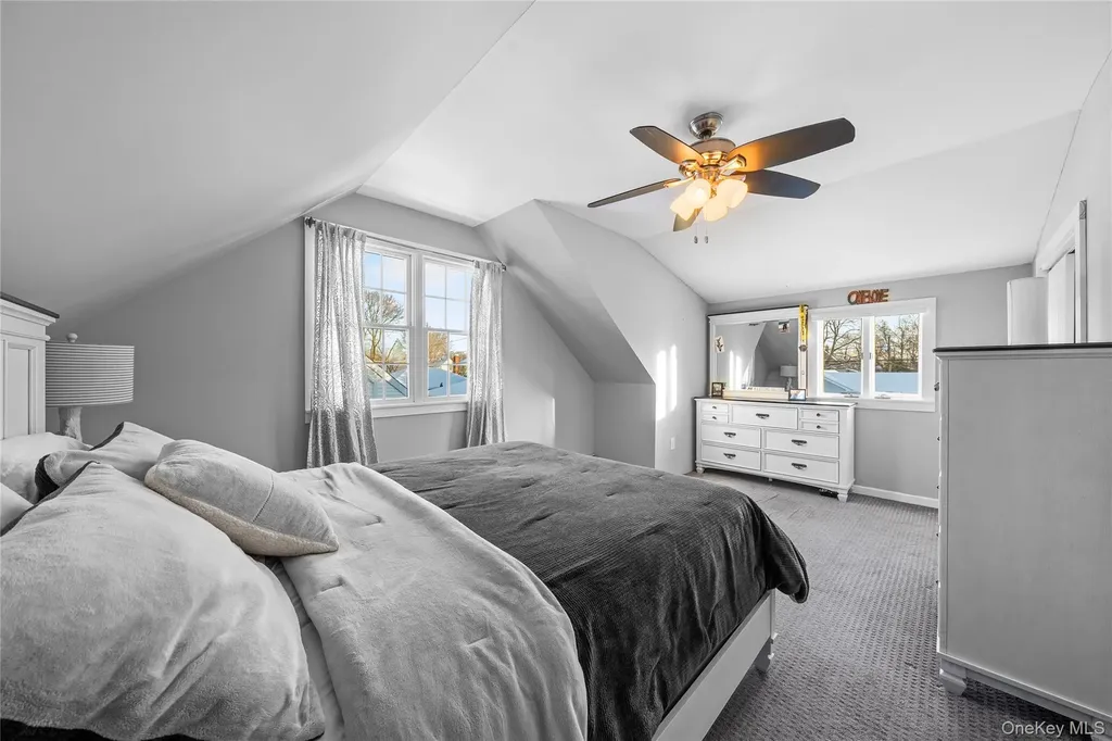 60 Pickwick Lane North Babylon NY 11703