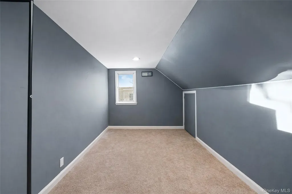 60 Pickwick Lane North Babylon NY 11703