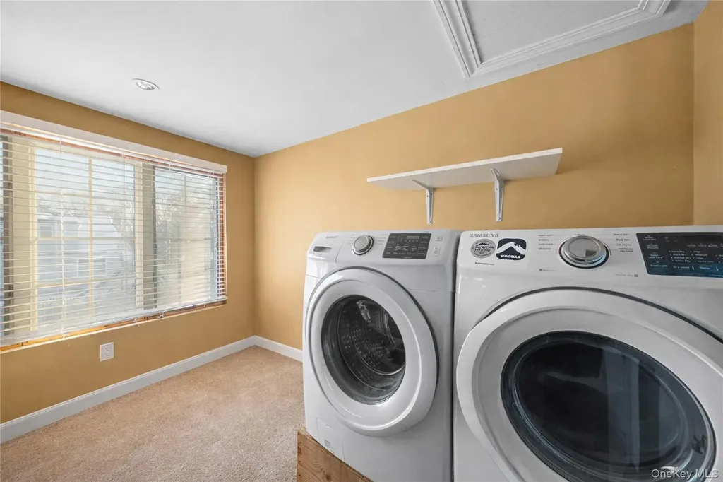 60 Pickwick Lane North Babylon NY 11703