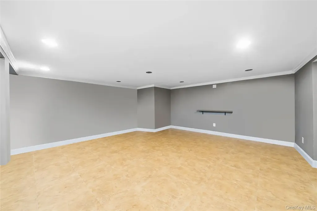 60 Pickwick Lane North Babylon NY 11703