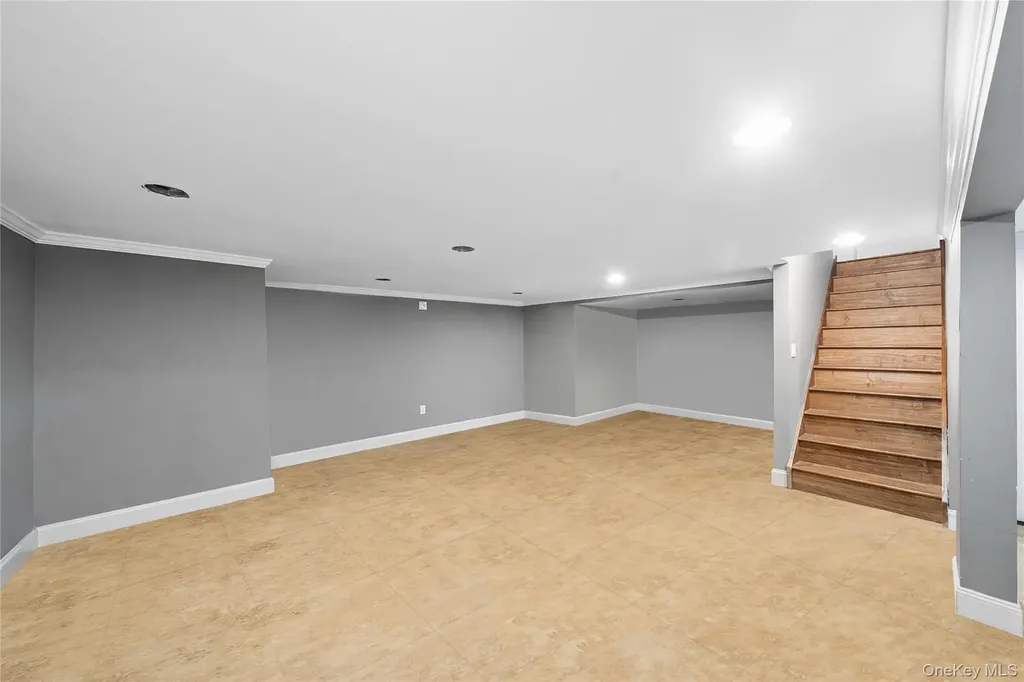 60 Pickwick Lane North Babylon NY 11703