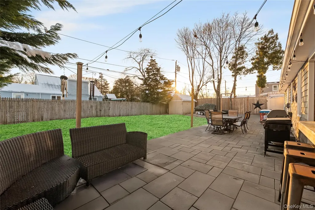 60 Pickwick Lane North Babylon NY 11703