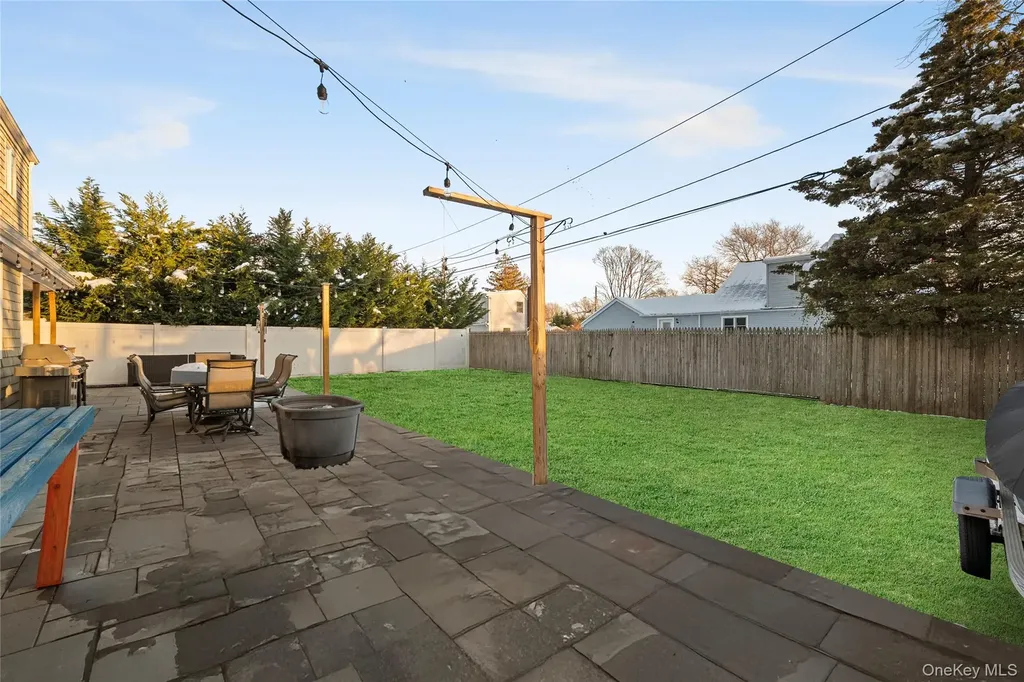 60 Pickwick Lane North Babylon NY 11703