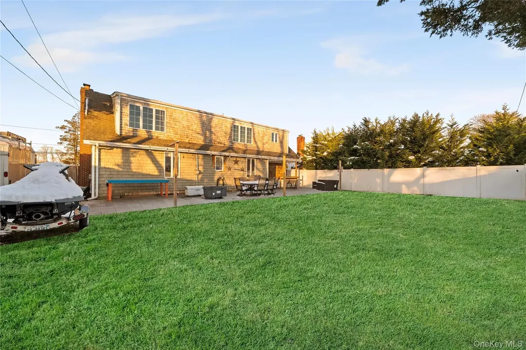 60 Pickwick Lane North Babylon NY 11703