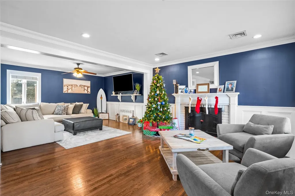 60 Pickwick Lane North Babylon NY 11703