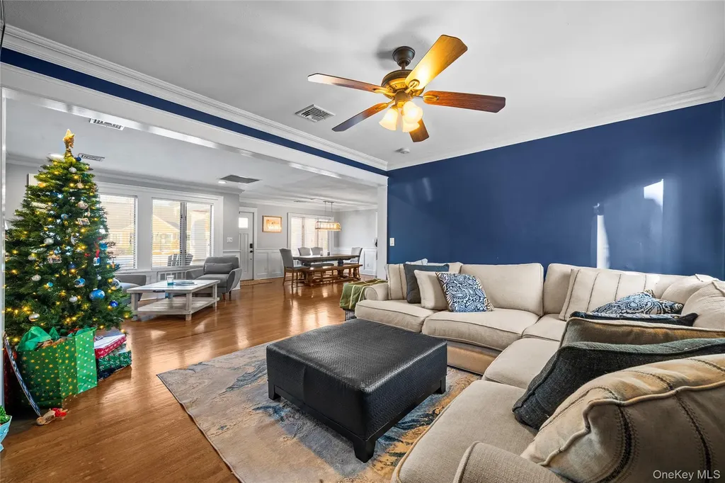 60 Pickwick Lane North Babylon NY 11703