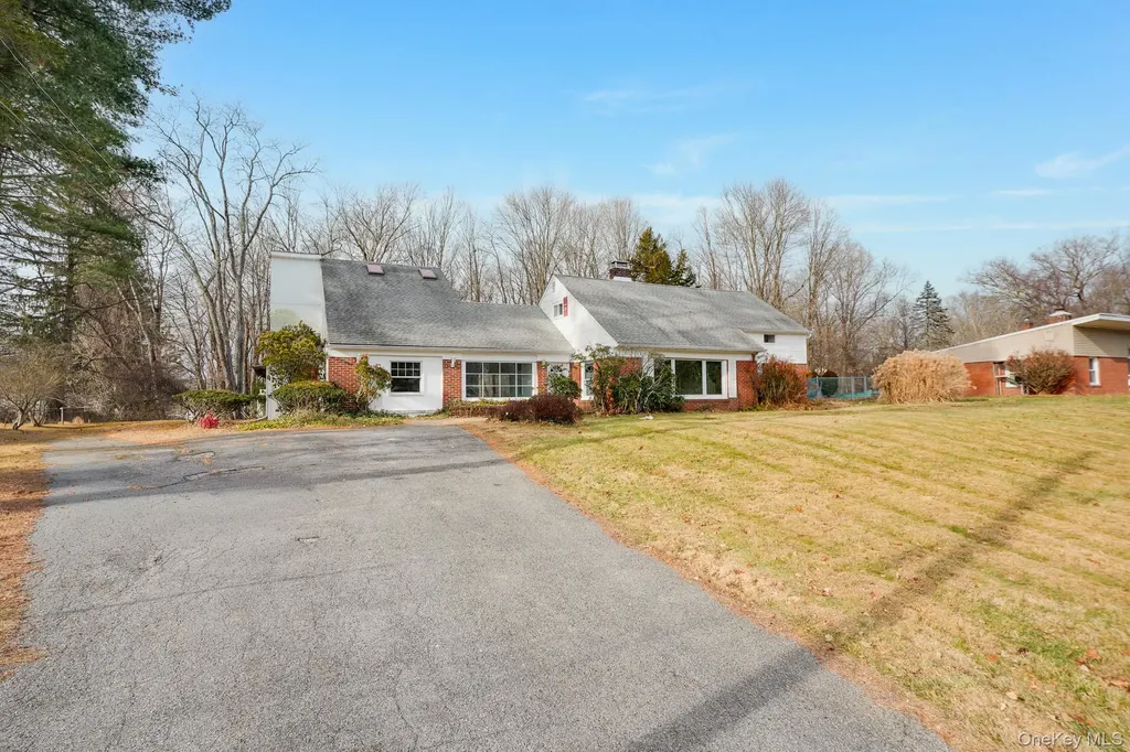 3 Pond Road Hyde Park NY 12601