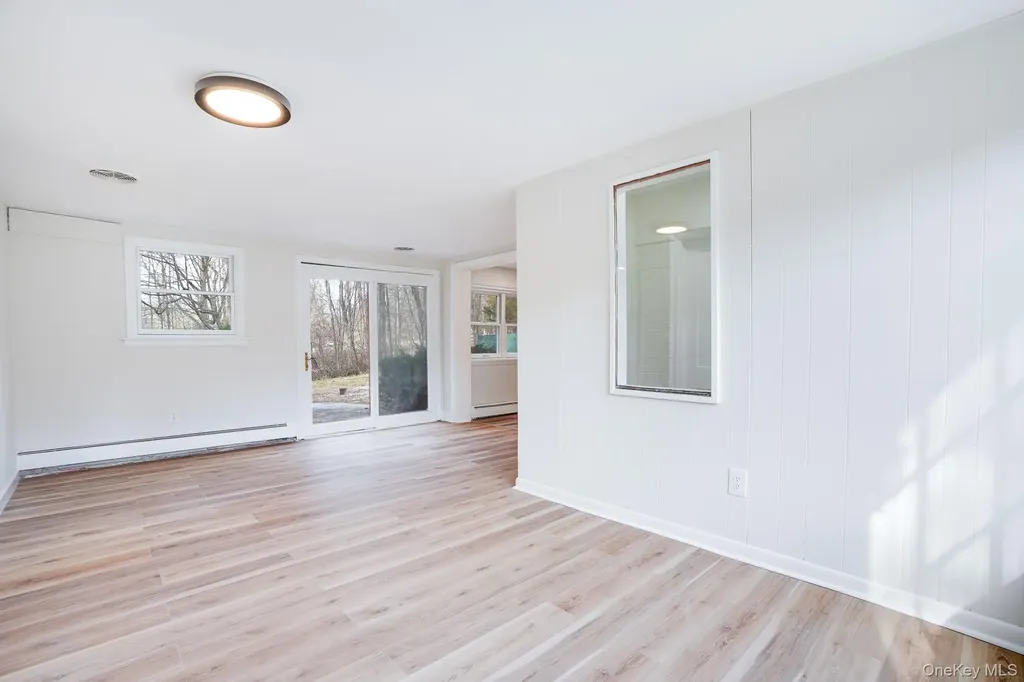 3 Pond Road Hyde Park NY 12601