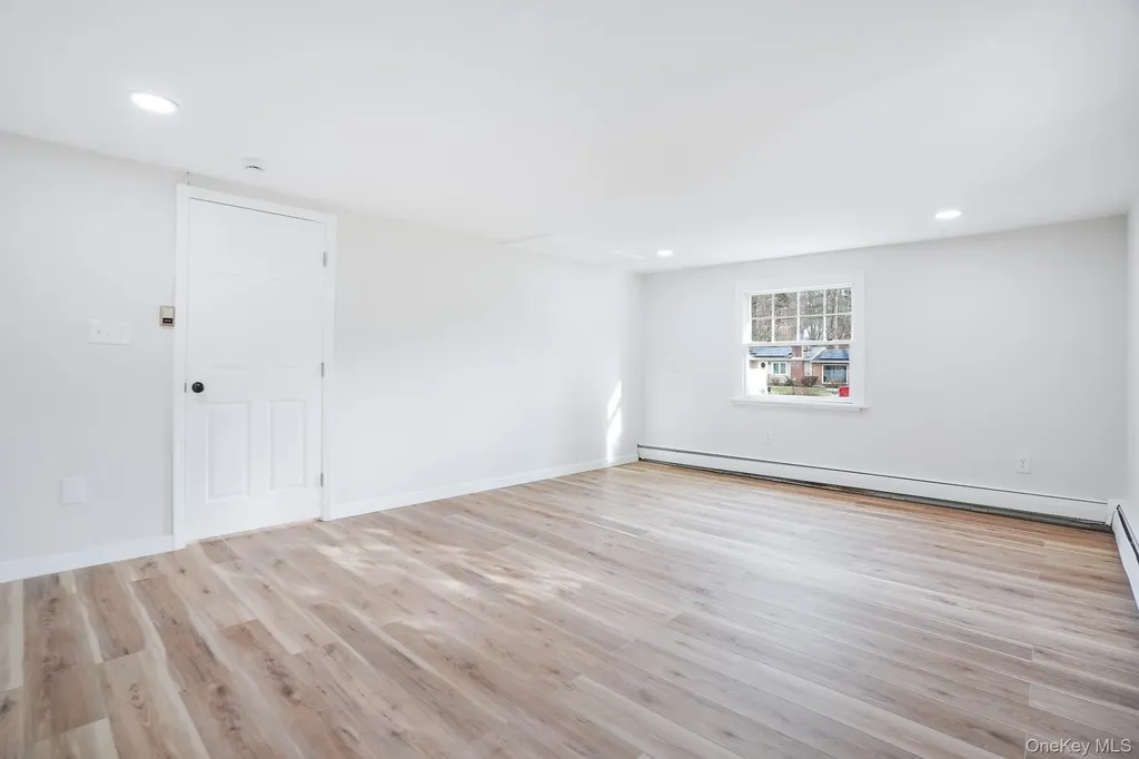 3 Pond Road Hyde Park NY 12601