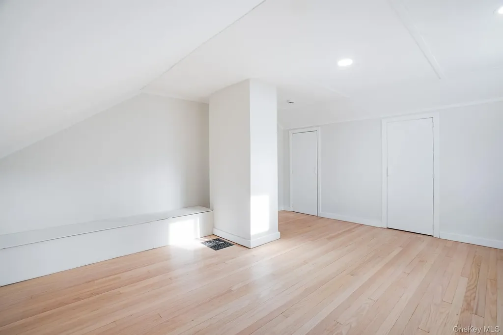 3 Pond Road Hyde Park NY 12601