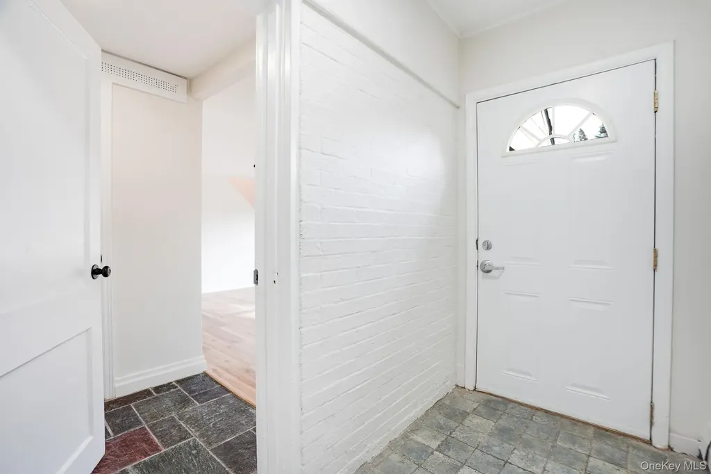 3 Pond Road Hyde Park NY 12601