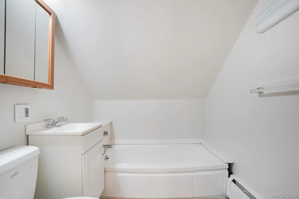 3 Pond Road Hyde Park NY 12601