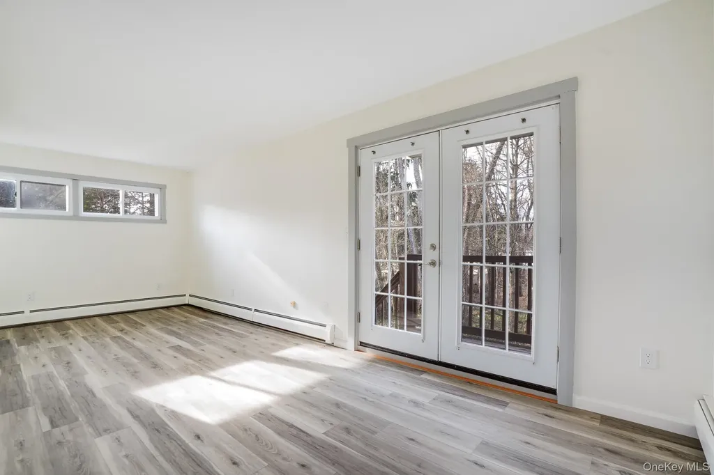 3 Pond Road Hyde Park NY 12601