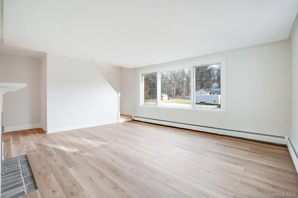 3 Pond Road Hyde Park NY 12601