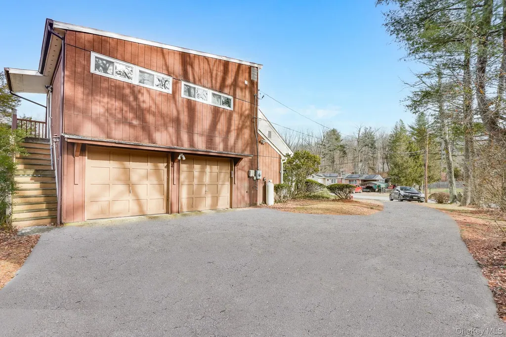 3 Pond Road Hyde Park NY 12601