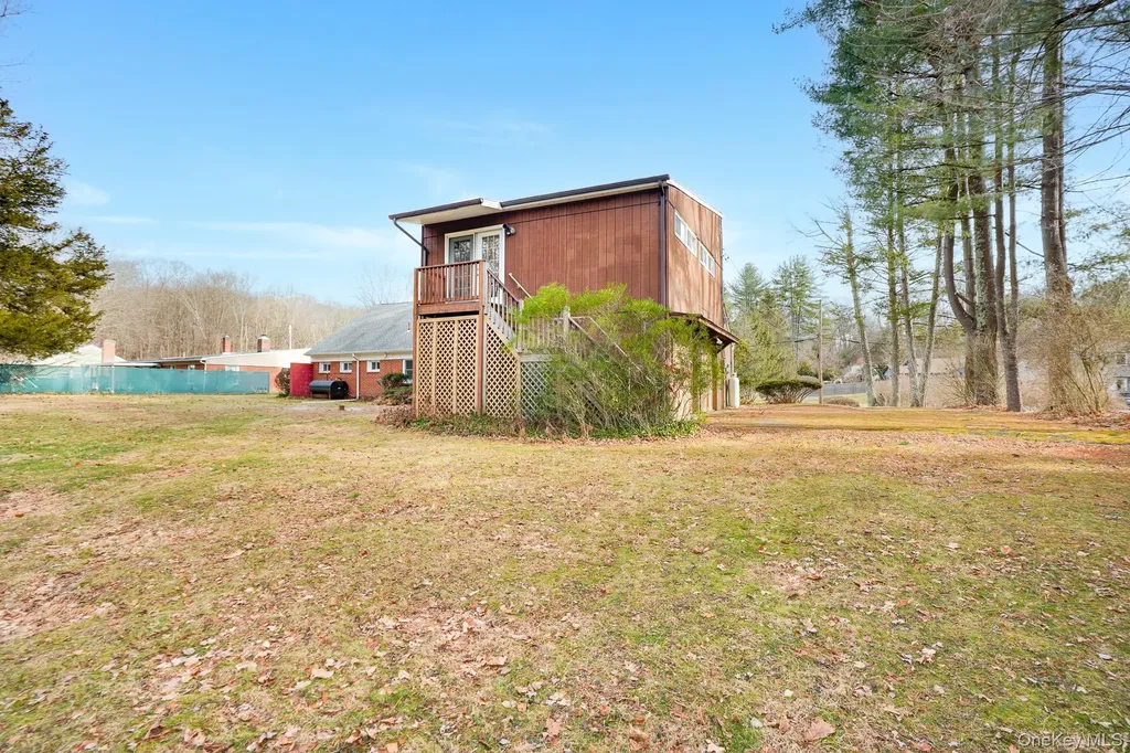 3 Pond Road Hyde Park NY 12601