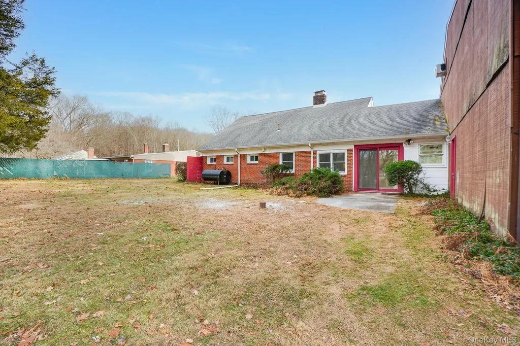3 Pond Road Hyde Park NY 12601