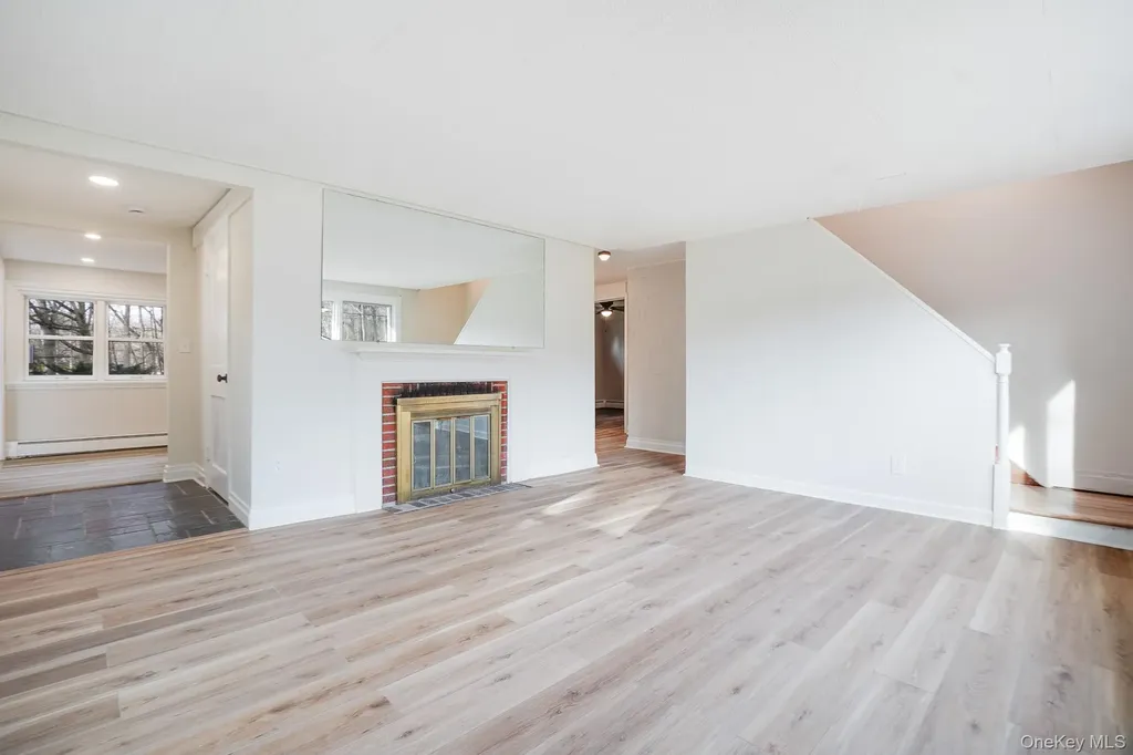 3 Pond Road Hyde Park NY 12601