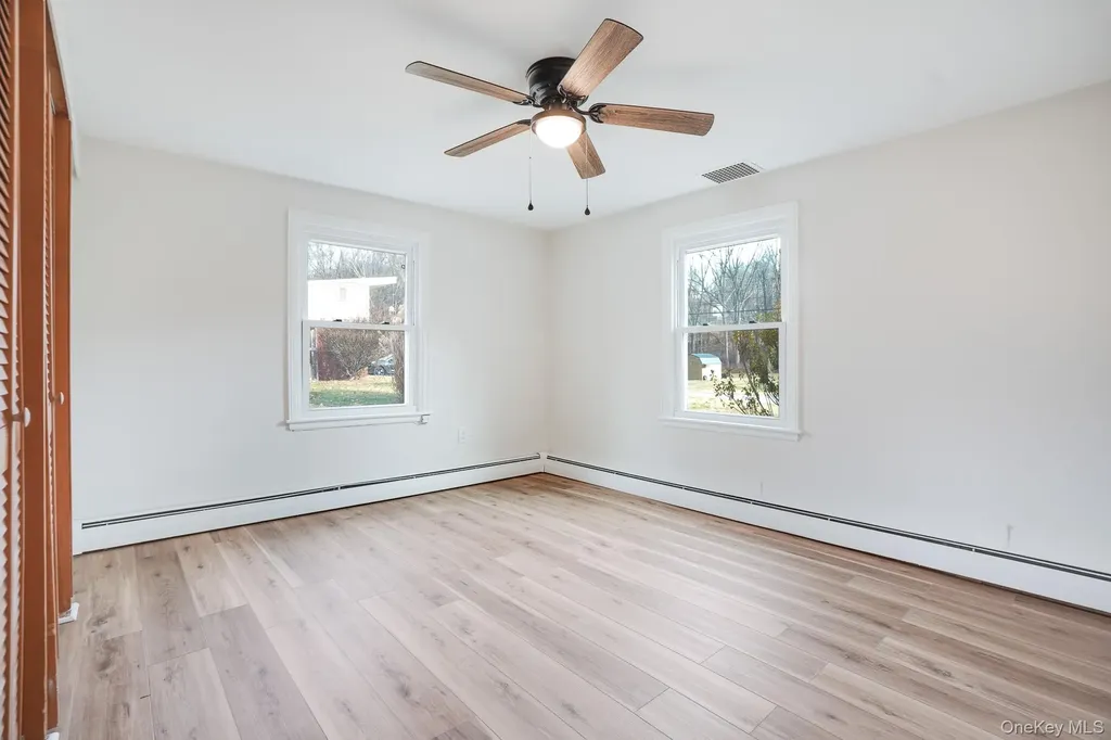 3 Pond Road Hyde Park NY 12601
