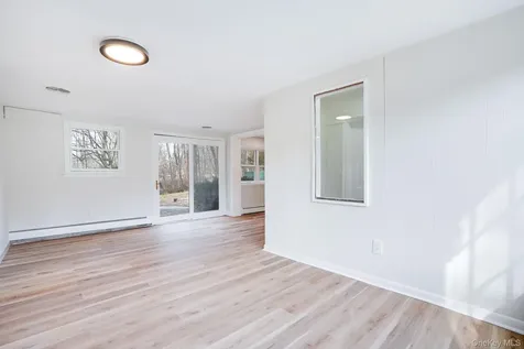 3 Pond Road Hyde Park NY 12601