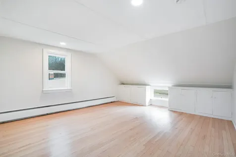 3 Pond Road Hyde Park NY 12601