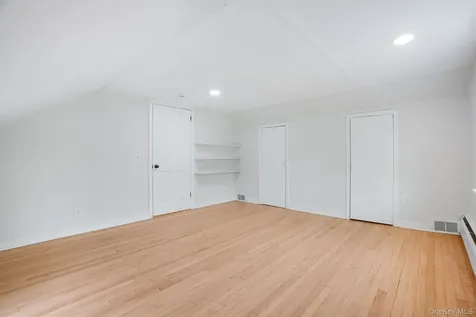 3 Pond Road Hyde Park NY 12601