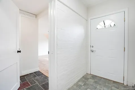 3 Pond Road Hyde Park NY 12601
