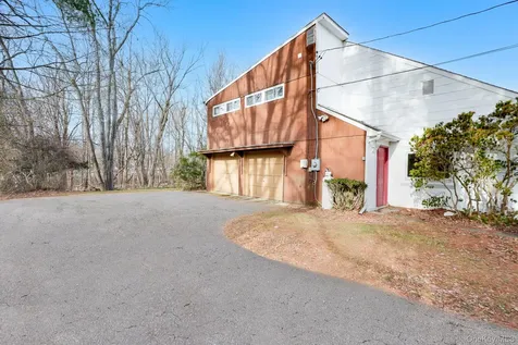 3 Pond Road Hyde Park NY 12601