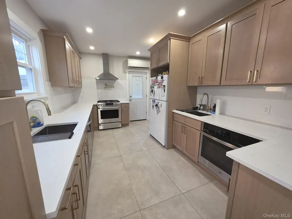 325 Pacific Avenue Cedarhurst NY 11516