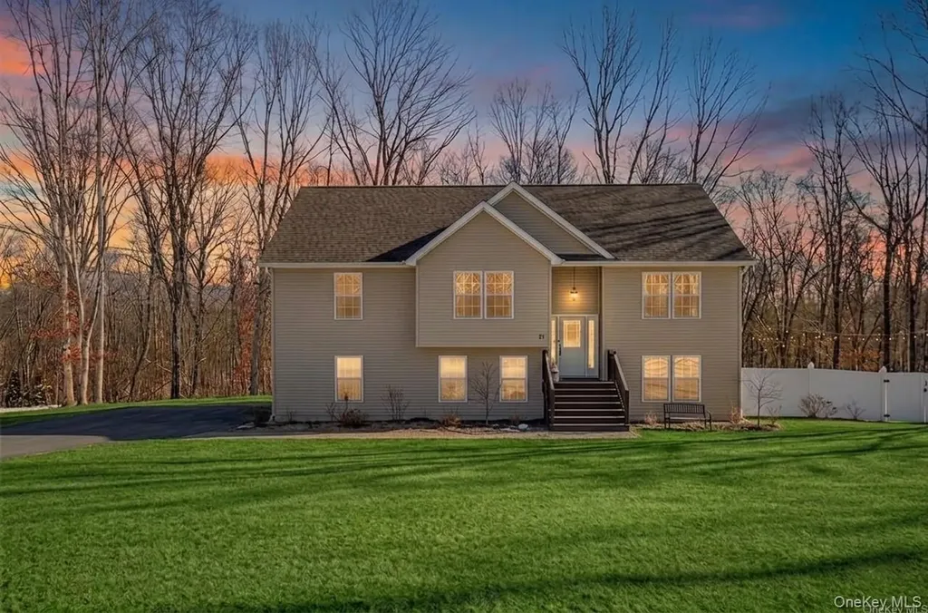 31 Greenshire Way Walden NY 12586