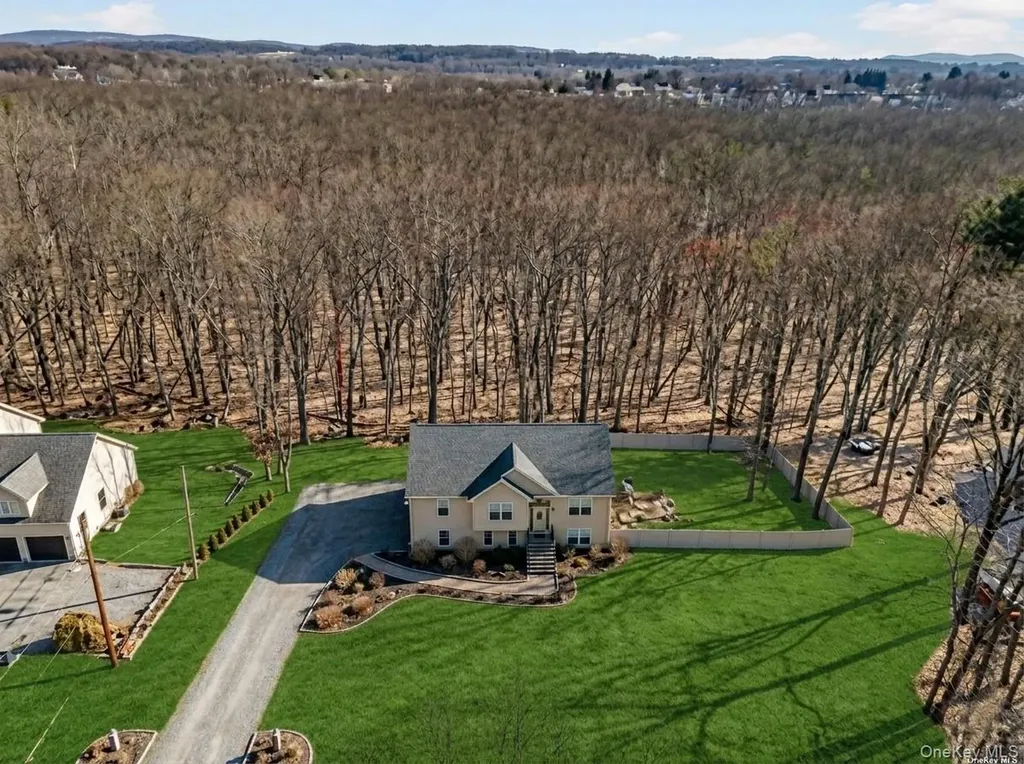 31 Greenshire Way Walden NY 12586