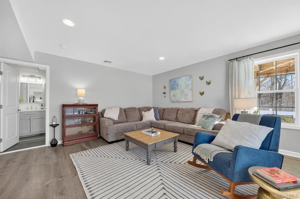 31 Greenshire Way Walden NY 12586
