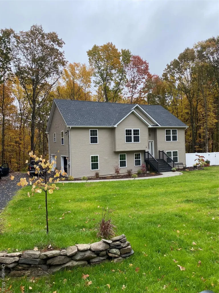31 Greenshire Way Walden NY 12586