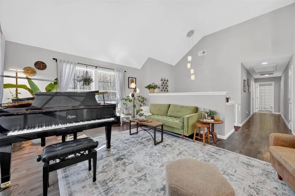 31 Greenshire Way Walden NY 12586