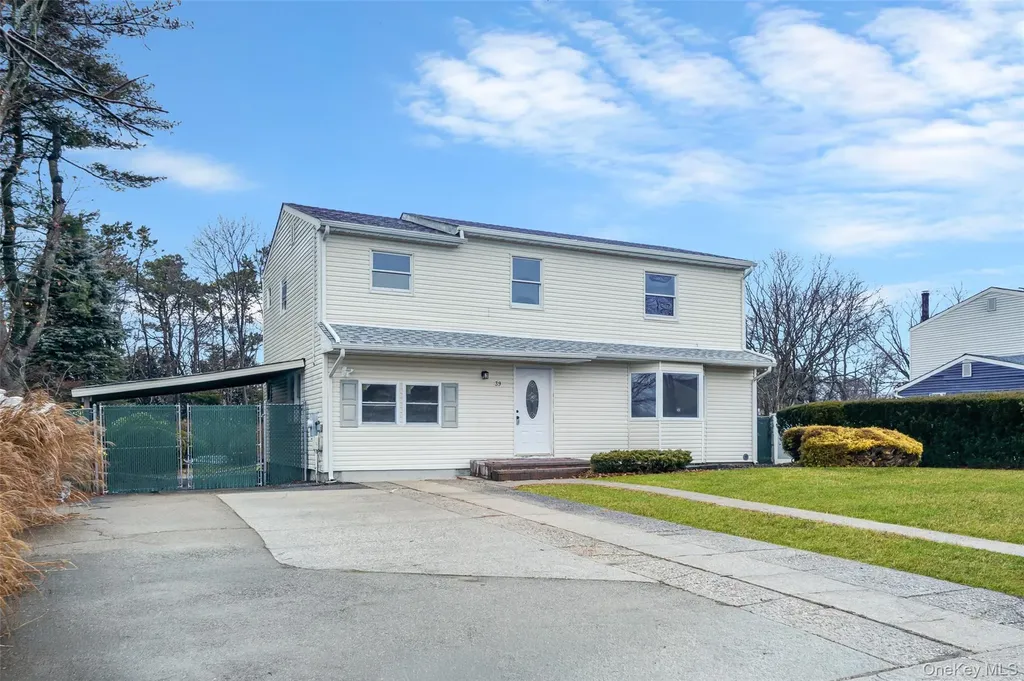 39 2nd Place Central Islip NY 11722