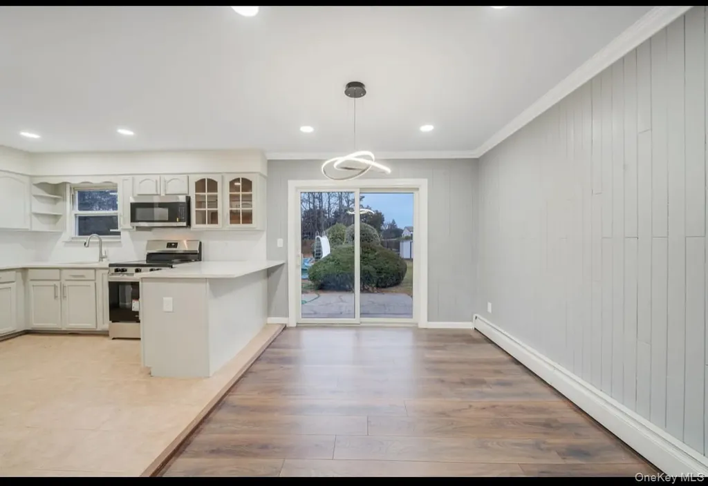 39 2nd Place Central Islip NY 11722