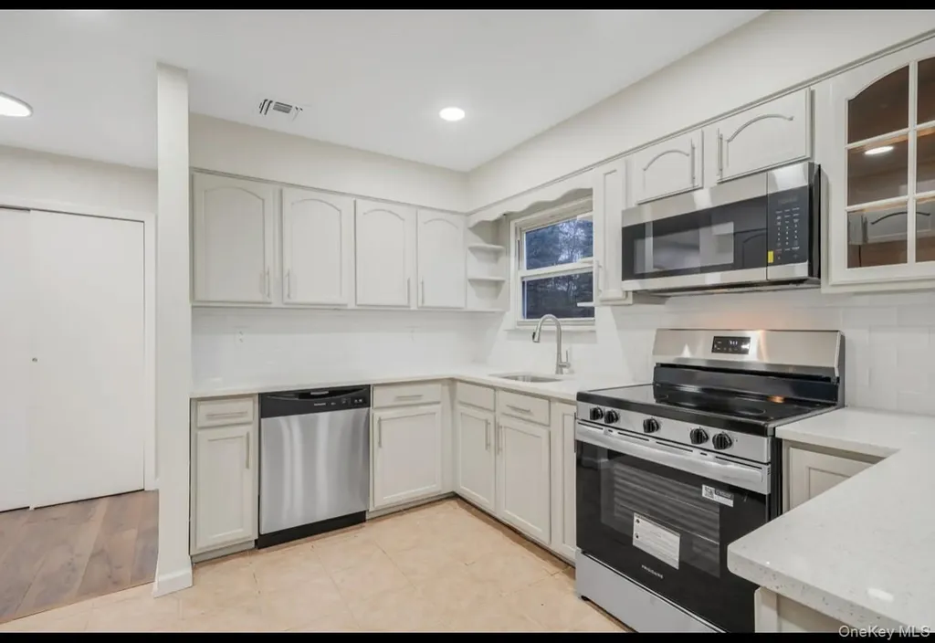 39 2nd Place Central Islip NY 11722