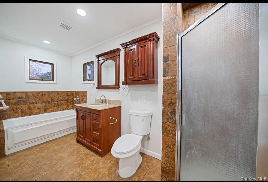 39 2nd Place Central Islip NY 11722