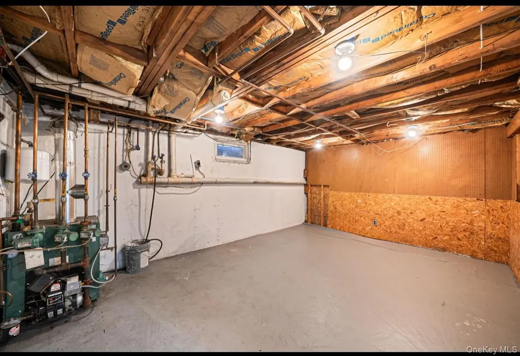 39 2nd Place Central Islip NY 11722