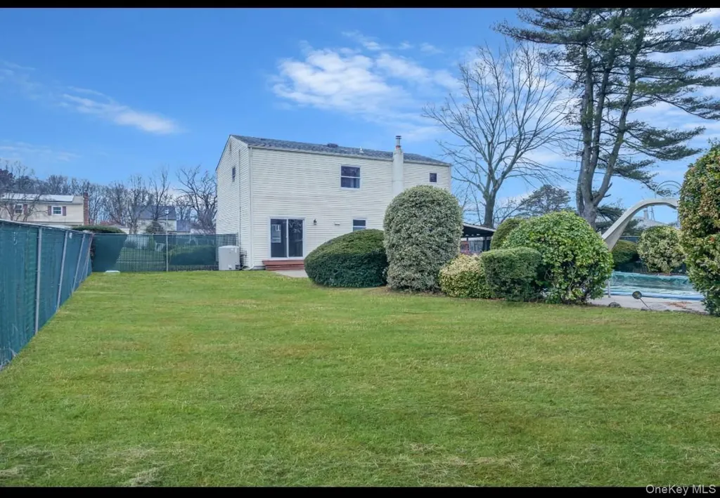 39 2nd Place Central Islip NY 11722